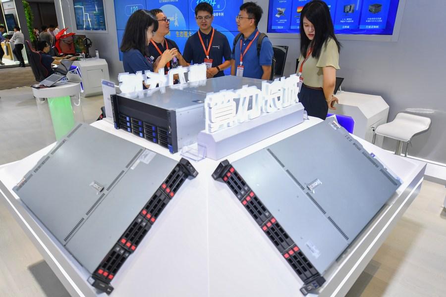 Visitors learn about AI servers during the 2023 World Computing Conference in Changsha, central China's Hunan Province, Sept. 15, 2023. Photo: Chen Zeguo/Xinhua