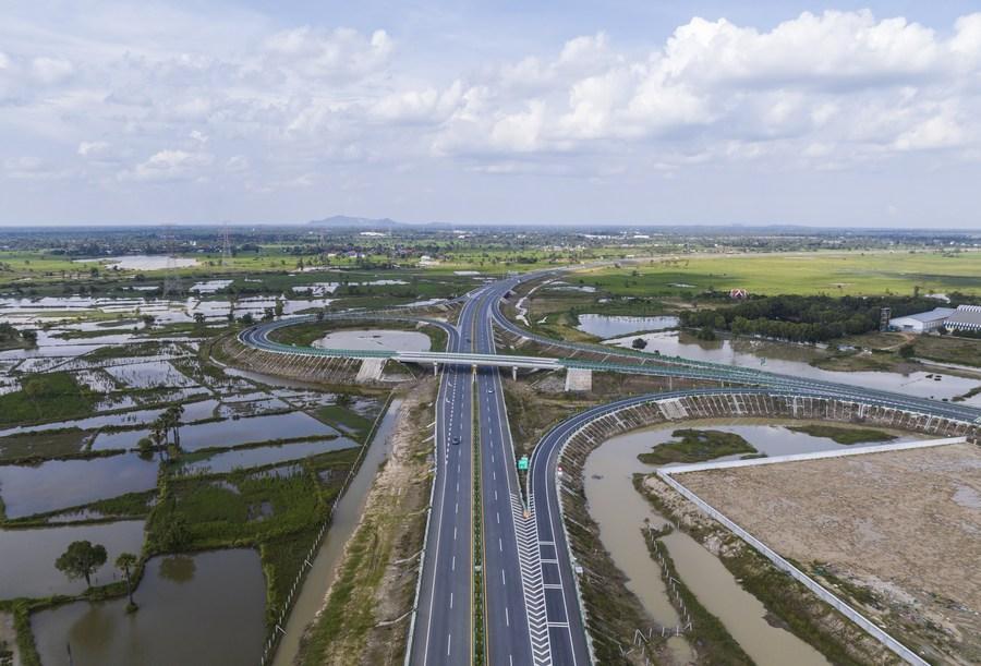 Chinese-invested Phnom Penh-Sihanoukville Expressway has significantly boosted tourism and economic growth in Cambodia. Photo: Xinhua