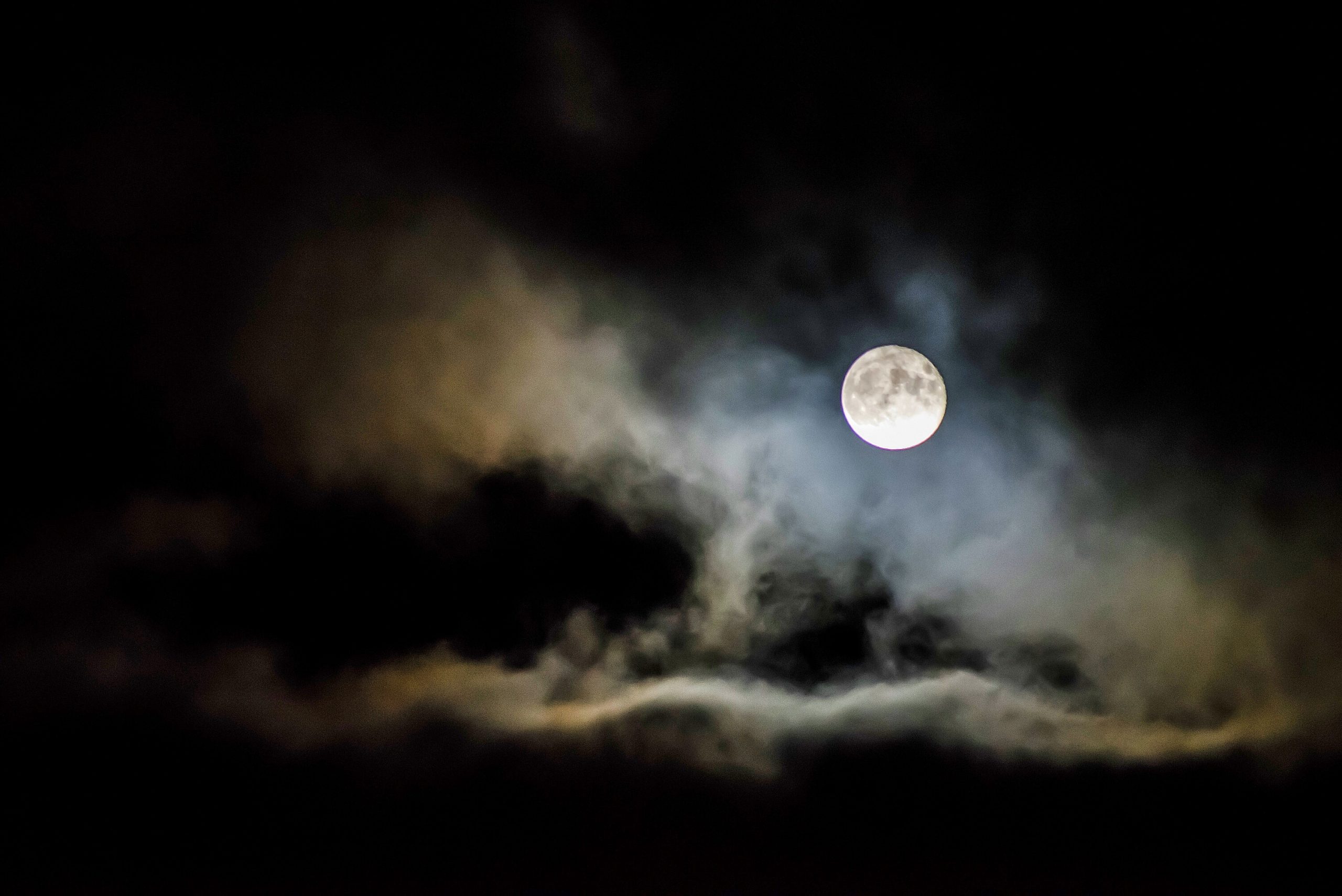 Cloud under fool Moon. Photo: Joonas Kääriäinen