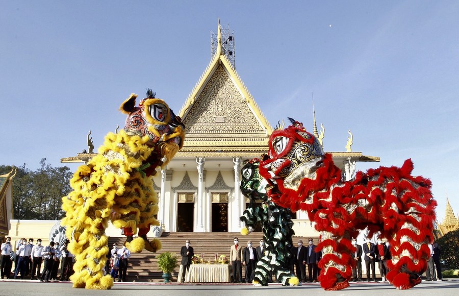 Artists perform lion dance at the Royal Palace in Phnom Penh, Cambodia on Jan. 21, 2023. (Xinhua/Phearum)